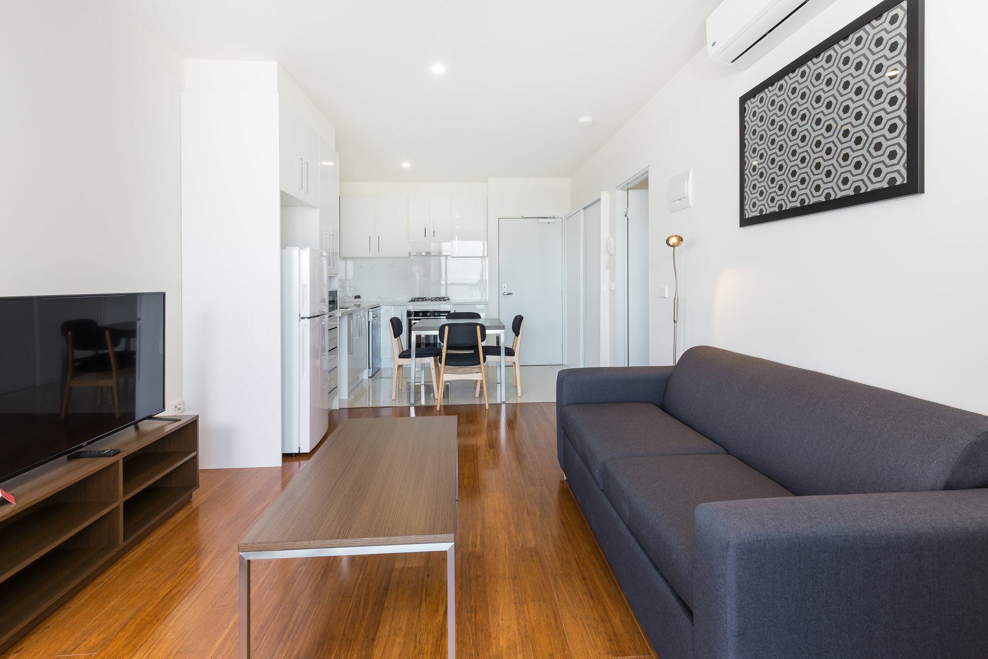 City Edge Dandenong Apartment Hotel מראה חיצוני תמונה